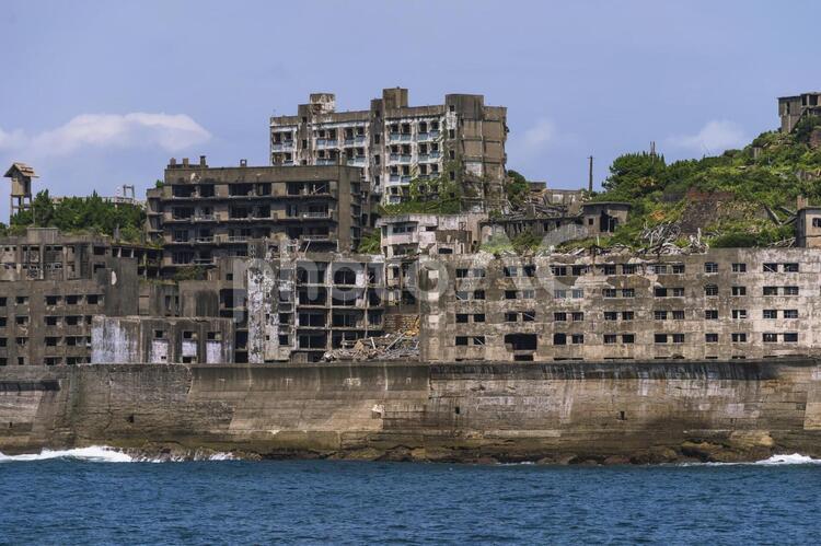 長崎の世界遺産軍艦島の廃墟群 長崎,世界遺産,軍艦島の写真素材