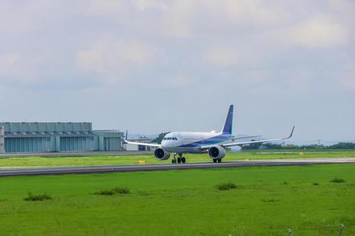 空が一番高く見える時間 空が一番高く見える時間 飛行機,航空機,旅客機の写真素材