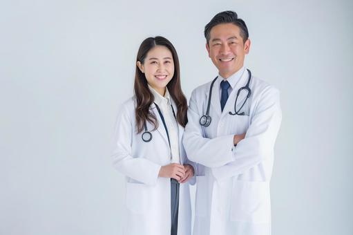 男女医師の笑顔の写真 男女医師の笑顔の写真の写真