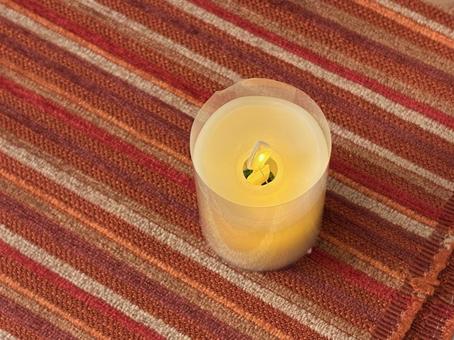テーブルの明かり キャンドル,ろうそく,敷物の写真素材