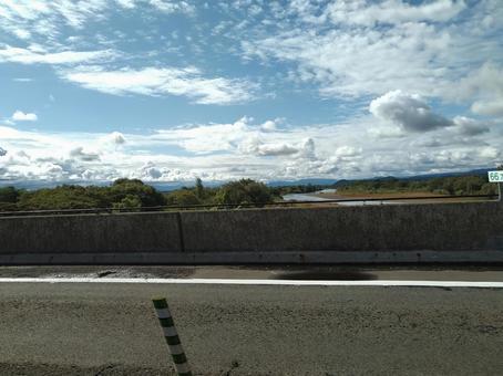 道と雲３の写真