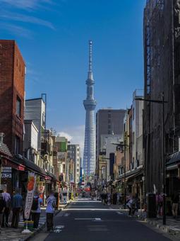 【東京都】かっぱ橋道具街とスカイツリー かっぱ橋道具街,スカイツリー,東京スカイツリーの写真素材