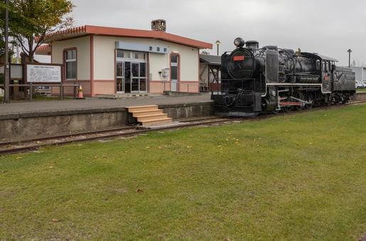 愛国駅舎とSL車両とホーム1 愛国駅舎とSL車両とホーム1 鉄道遺構,愛国駅,生態保存の写真素材