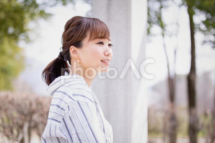 カジュアルビジネスの会社員 ビジネスウーマン,女性,笑顔の写真素材
