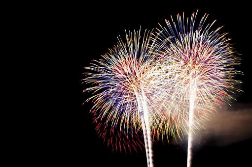 打ち上げ花火10（田原市） 花火,打上げ花火,花火素材の写真素材