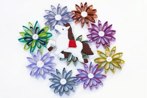 シックなペーパーフラワーと白馬の背景 年賀状,午年,白馬の写真素材