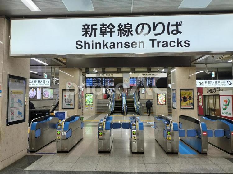 JR東海 小田原駅　新幹線改札口 駅,案内,鉄道の写真素材