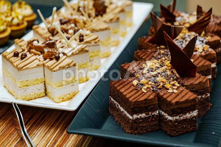 ケーキの並んだイメージ フード,パーティ,ケーキの写真素材