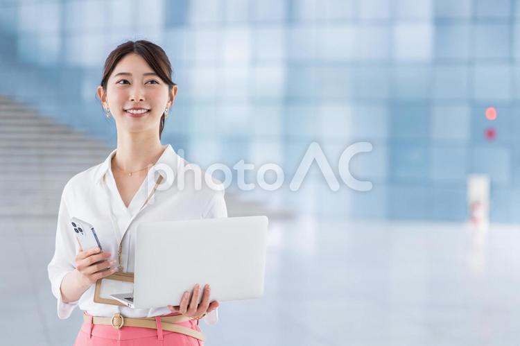 オフィスで働く若いエンジニア エンジニア,ビジネス,オフィスの写真素材