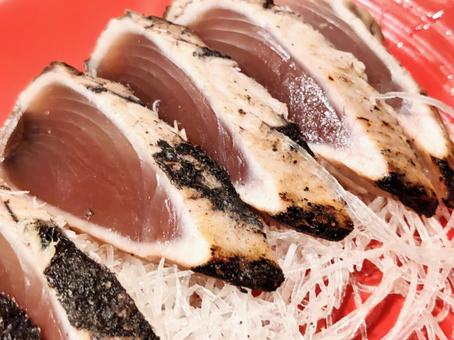 香ばしい鰹のたたき 香ばしい鰹のたたき 鰹のたたき,カツオ,魚の写真素材