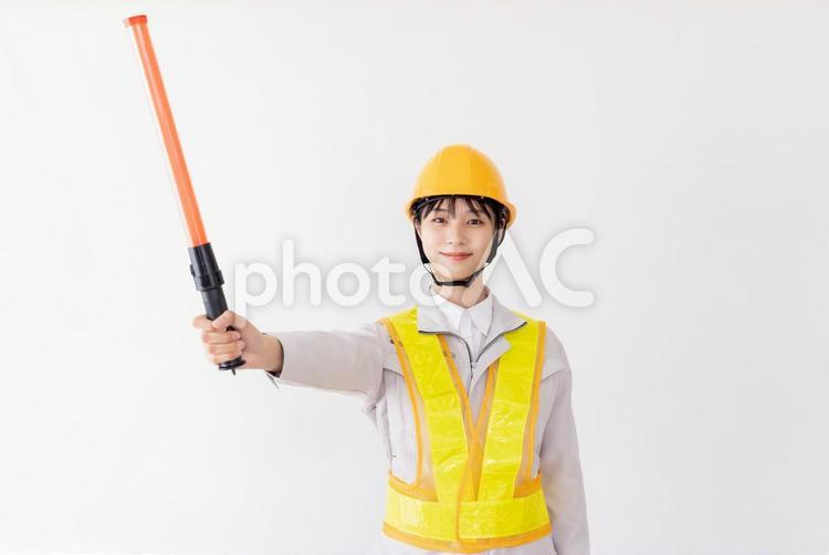 反射ベストを着た警備員　 女性,人物,日本人の写真素材