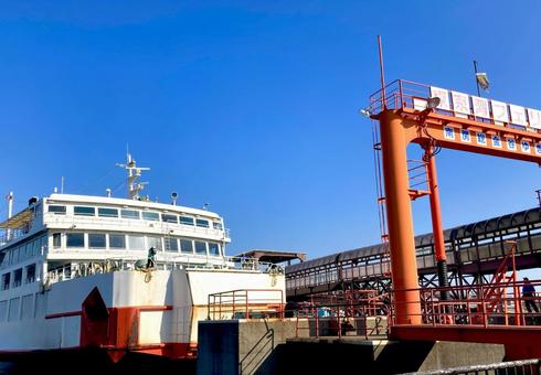 久里浜港と船 海,かなや丸,晴れの写真素材