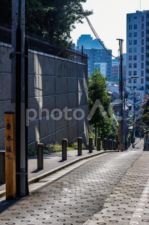 街の石畳の坂道 石畳,坂道,街灯の写真素材