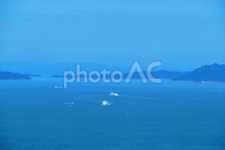 ９月下旬の瀬戸内海の島々と船 背景,瀬戸内海,船の写真素材