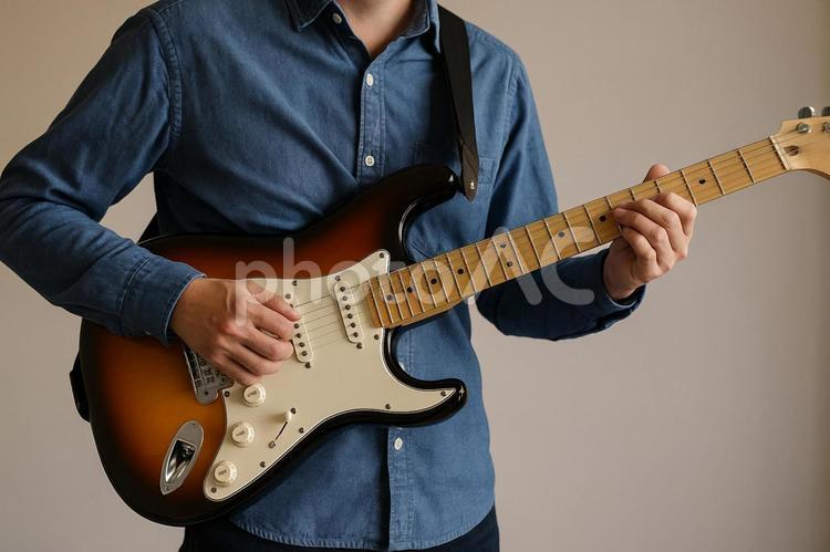 ギタリストの演奏 ギタリスト,エレキギター,演奏の写真素材