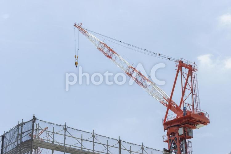 クライミングクレーンと建設中のビル 建設現場,タワークレーン,クレーンの写真素材
