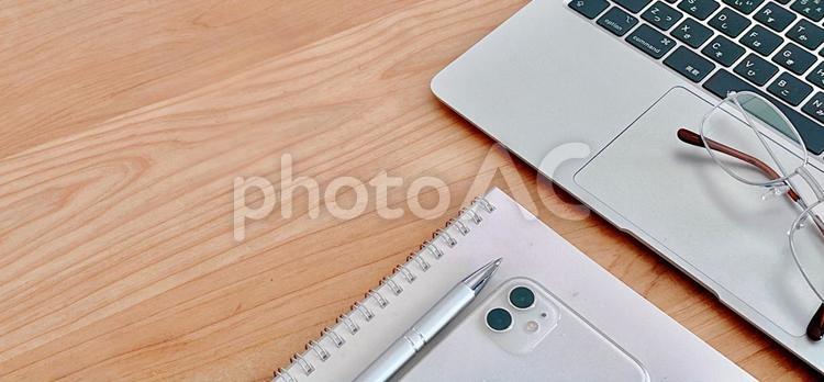 パソコンとスマホとリングノート　ビジネス ビジネスイメージ,パソコン,スマホの写真素材