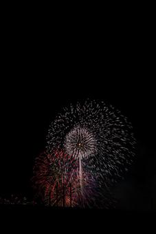 夜空を彩る夏の光の祭典 花火,花火大会,夜空の写真素材