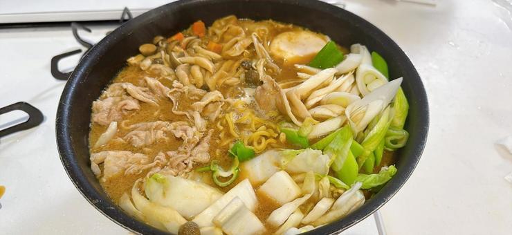 冬はやっぱり鍋がイイ 冬はやっぱり鍋がイイ 鍋,冬,あつあつの写真素材