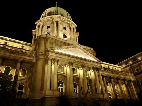 ブダ城(王宮)の夜景2 ブダ城(王宮)の夜景2 夜景,夜,街並みの写真素材
