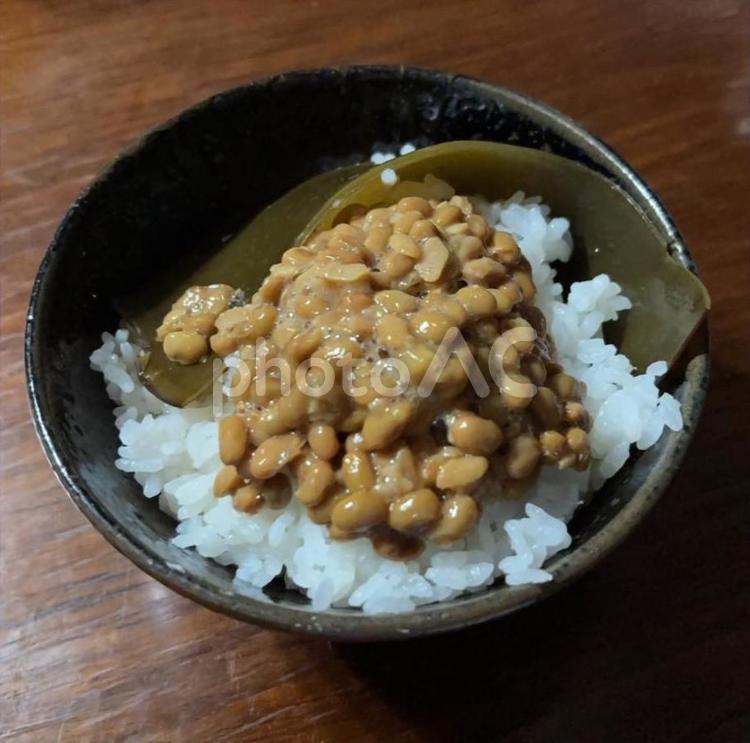 あきたこまち七分突き昆布飯に納豆の茶碗飯 茶碗飯,あきたこまち,七分突きの写真素材