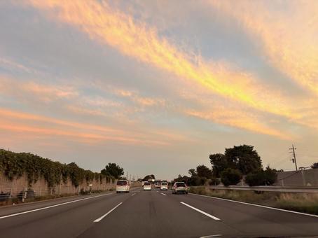 夕暮れ時の東北道 02 自動車専用道路,高速道路,ドライブの写真素材