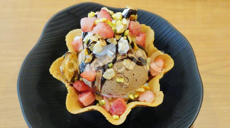 チョコアイスといちごのパフェ（２） いちご,チョコ,チョコレートの写真素材