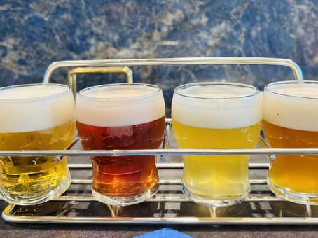 ビール飲み比べ ビール飲み比べ ビール,飲み比べ,クラフトビールの写真素材
