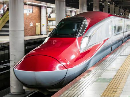秋田新幹線「こまち1号」(上野駅にて) 秋田新幹線「こまち1号」(上野駅にて)の写真