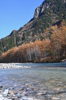 秋の上高地（一眼レフ使用） 上高地,秋,高山地帯の写真素材