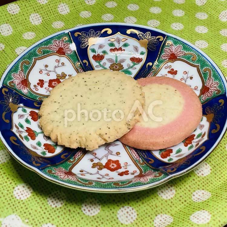 大きめのクッキー〜さくらと紅茶 クッキー,さくら,春のクッキーの写真素材