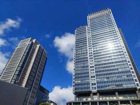 朝日を反射する新丸の内ビルディング 新丸ビル,新丸の内ビルディング,ビルの写真素材