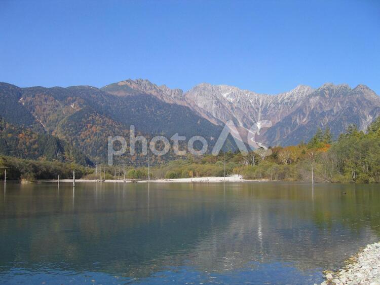 秋の上高地（大正池） 大正池,上高地,秋の写真素材