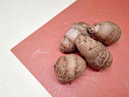 里芋_和紙バック_1 秋,野菜,里芋の写真素材