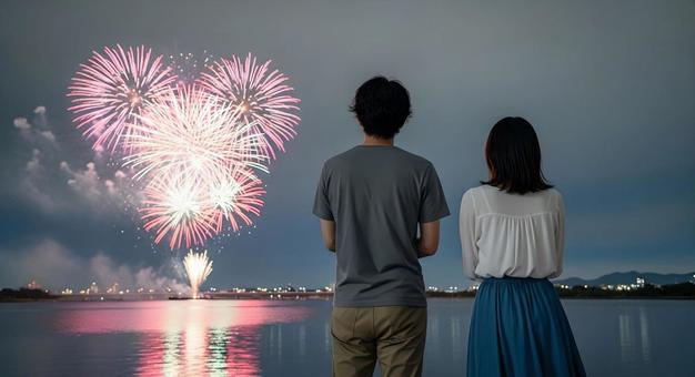 夏の花火を見つめる日本人カップル 夏の花火を見つめる日本人カップル の写真