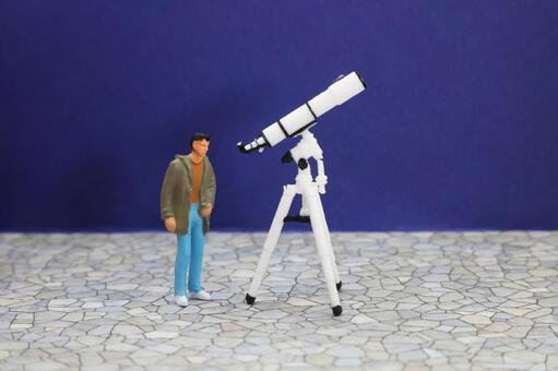 天体望遠鏡を望きこむ男性 天体望遠鏡,望遠鏡,テレスコープの写真素材