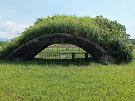 川東掩体壕（後ろ） 川東掩体壕,掩体壕,零戦の写真素材