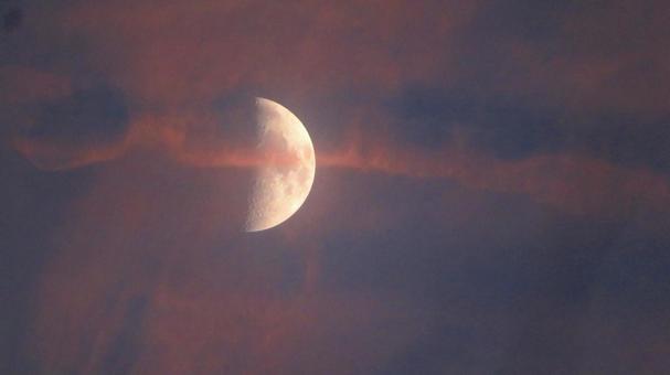 夕月（雲奔る月）の写真