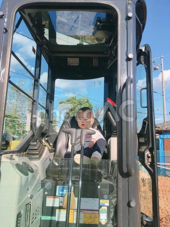 重機の小さな運転手さん 重機,子供運転手,未就学児の写真素材