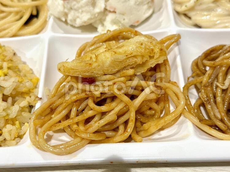バイキング　盛り付けたミーゴレン ミーゴレン,焼きそば,エスニックの写真素材