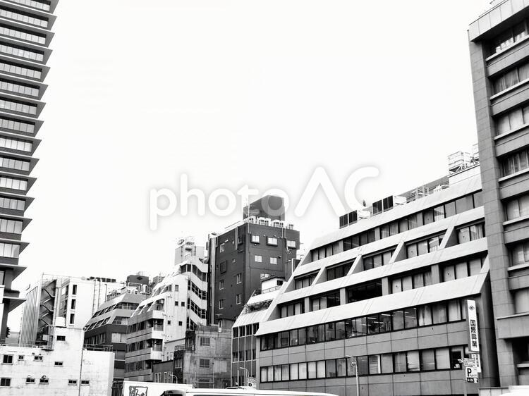 古いビルの裏側　白黒 日本,東京,千代田区の写真素材