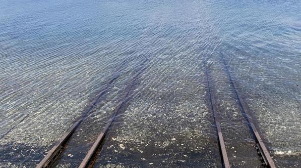湖底線路 湖底線路の写真