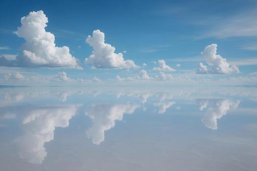 ウユニ塩湖鏡景 ウユニ塩湖鏡景の写真