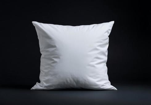黒背景に白い枕のクローズアップ 黒背景に白い枕のクローズアップの写真