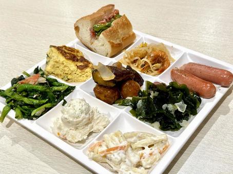 バイキングの盛り付け　彩り重視 カラフル,色とりどり,サラダの写真素材