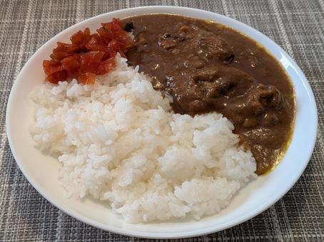 勤労感謝の日の翌日の昼食のカレーライス ライスカレー,ランチ,福神漬けの写真素材
