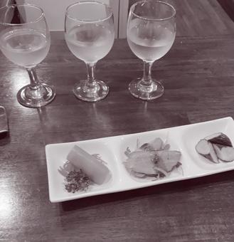 1人飲み 1人飲み ワイングラス,飲み比べ,ワインテイスティングの写真素材