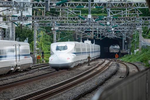 駅を通過する東海道山陽新幹線N700A 駅を通過する東海道山陽新幹線N700A 東海道,山陽,新幹線の写真素材