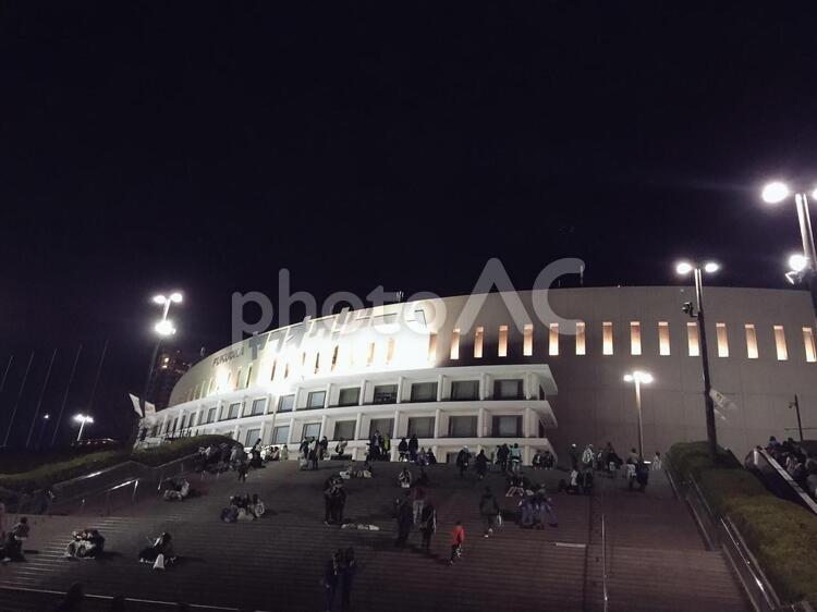 夜の福岡ヤフオクドーム たそがれ,スタジアム,ドームの写真素材