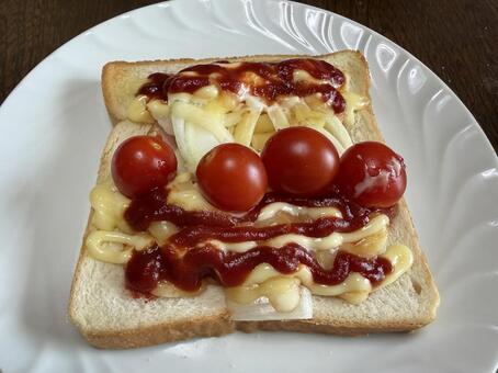トマトチーズタマネギトースト　マヨネーズ トマト,チーズ,タマネギの写真素材